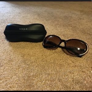 Vogue sunglasses. VO 2662-S W656/13
